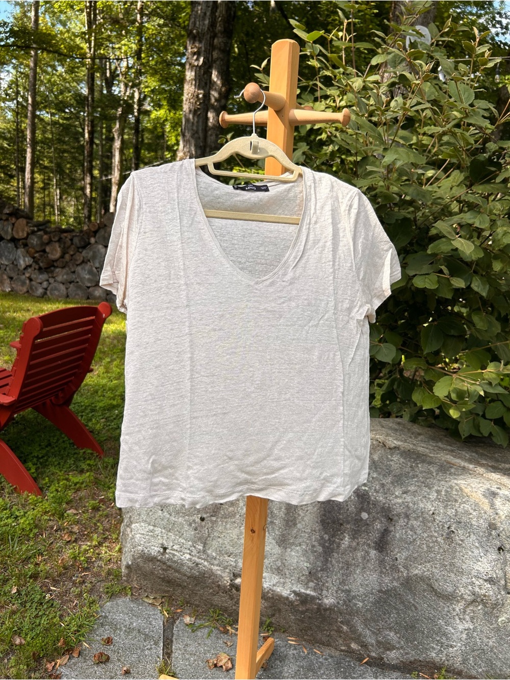 Ming V-Neck Short Sleeve Tee in Light Cream Linen Blend